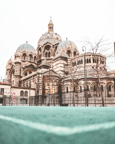 vue d'un lieu emblématique de marseille